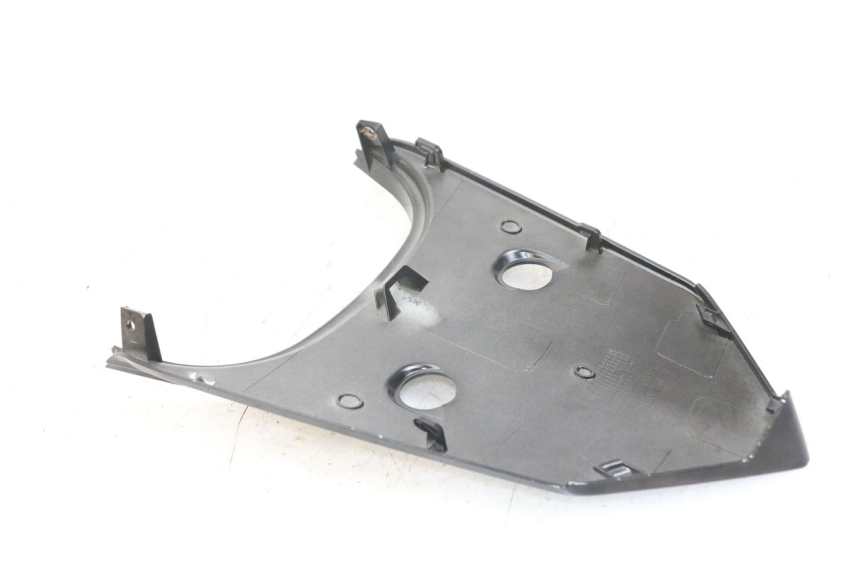 photo de JONCTION CARENAGE ARRIERE SUPERIEUR SYM ORBIT III 3 4T 50 (2018 - 2021) - Autre angle de vue