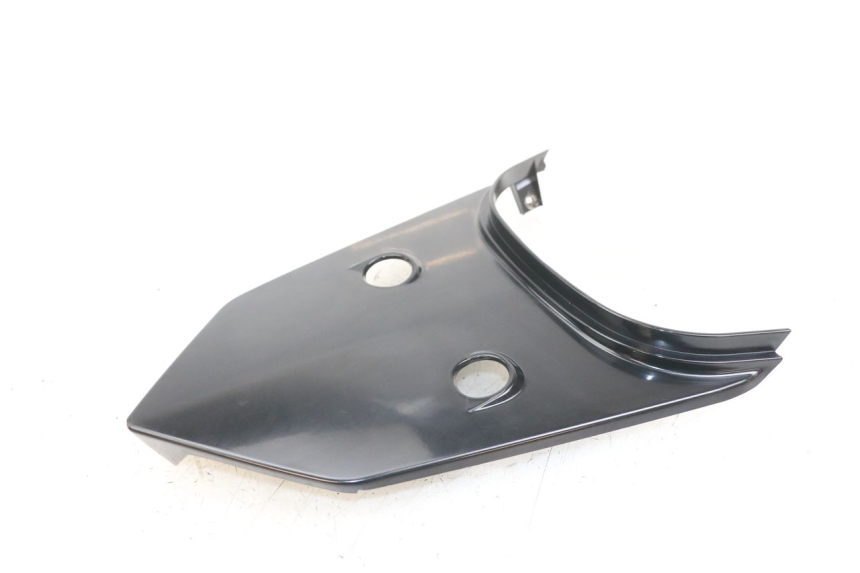 photo de JONCTION CARENAGE ARRIERE SUPERIEUR SYM ORBIT III 3 4T 50 (2018 - 2021) - Gros plan technique