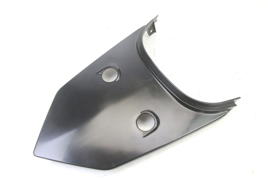 photo de JONCTION CARENAGE ARRIERE SUPERIEUR SYM ORBIT III 3 4T 50 (2021 - 2025) - Zoom état d’usage