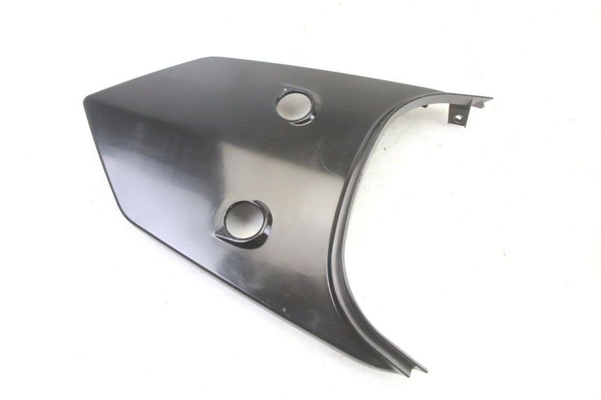 photo de JONCTION CARENAGE ARRIERE SUPERIEUR SYM ORBIT III 3 4T 50 (2021 - 2025) - Gros plan technique