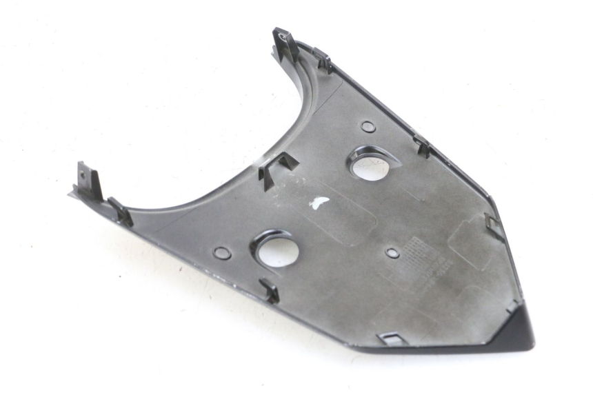 photo de JONCTION CARENAGE ARRIERE SUPERIEUR SYM ORBIT III 3 4T 50 (2021 - 2025) - Zoom état d’usage