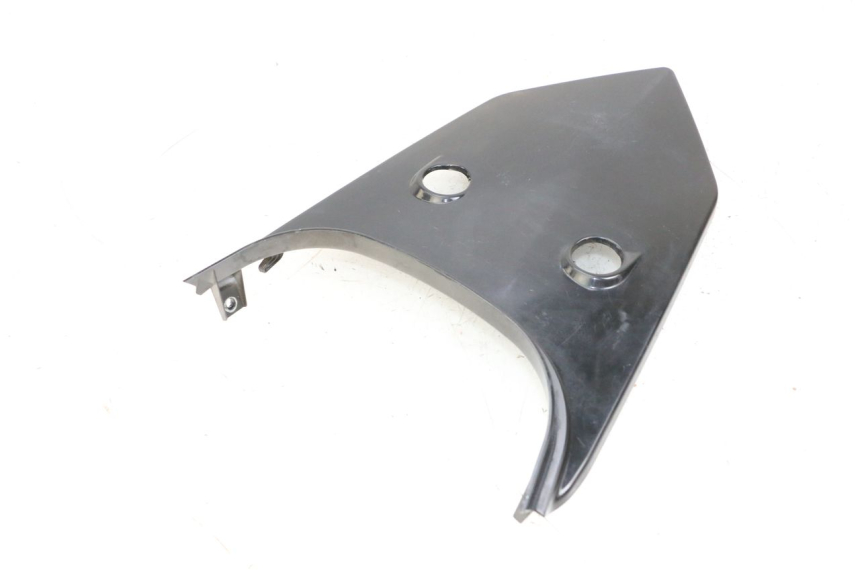 photo de JONCTION CARENAGE ARRIERE SUPERIEUR SYM ORBIT III 3 4T 50 (2018 - 2021) - Gros plan technique