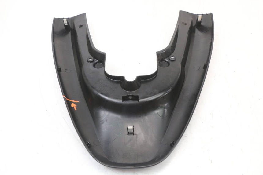 photo de JONCTION CARENAGE ARRIERE SUPERIEUR HONDA PCX (JF28) 125 (2009 - 2011) - Autre angle de vue