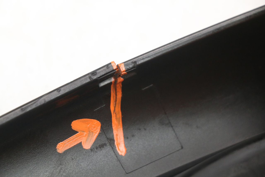 photo de JONCTION CARENAGE ARRIERE SUPERIEUR HONDA PCX (JF28) 125 (2009 - 2011) - Marquages et références