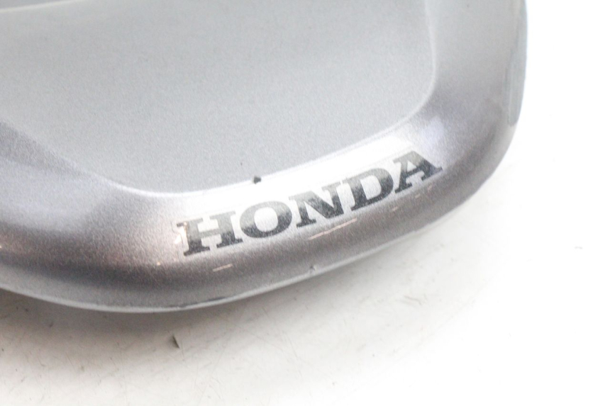 photo de JONCTION CARENAGE ARRIERE SUPERIEUR HONDA PCX (JF28) 125 (2009 - 2011) - Détail de la pièce