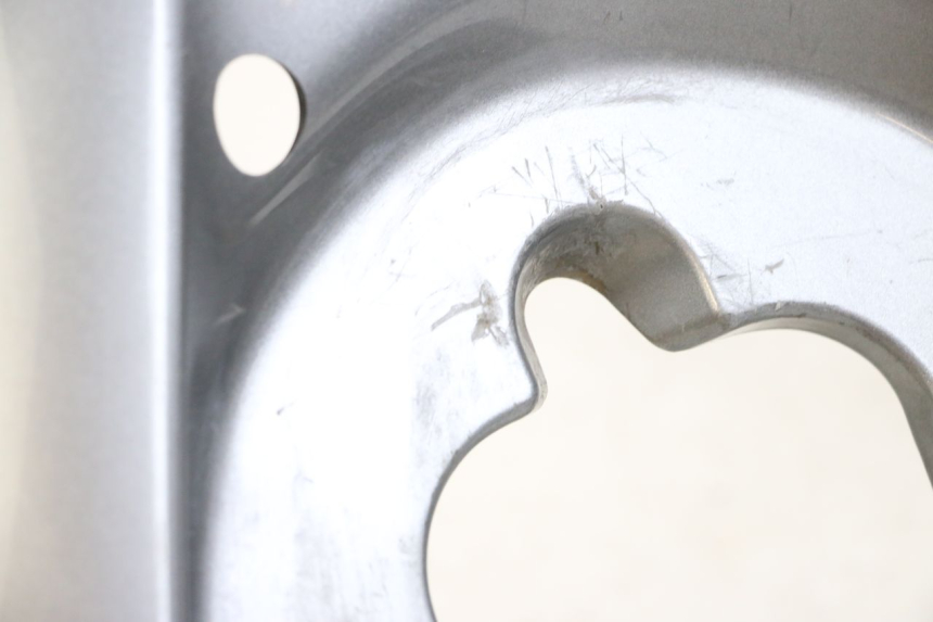 photo de JONCTION CARENAGE ARRIERE SUPERIEUR HONDA PCX (JF47) 125 (2012 - 2013) - Gros plan technique