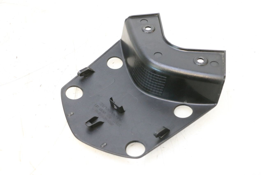photo de JONCTION CARENAGE ARRIERE SUPERIEUR HONDA PCX (JF57/JF64) 125 (2014 - 2018) - Autre angle de vue