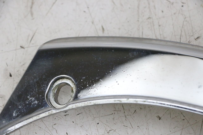 photo de JONCTION CARENAGE ARRIERE SUPERIEUR PEUGEOT SATELIS 125 (2013 - 2018) - Zoom état d’usage