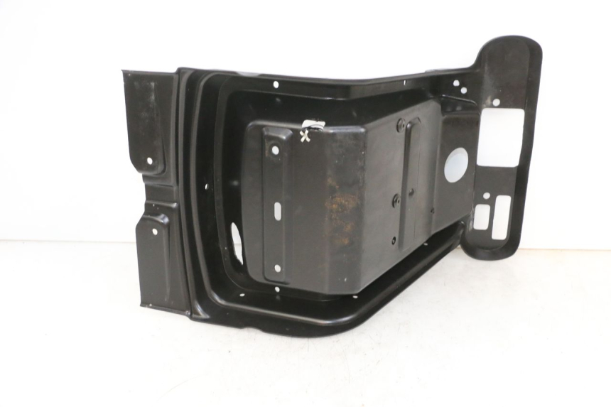 photo de JONCTION CARENAGE ARRIERE SUPERIEUR LIGIER PULSE 3 1 (2014 - 2020) - Zoom état d’usage