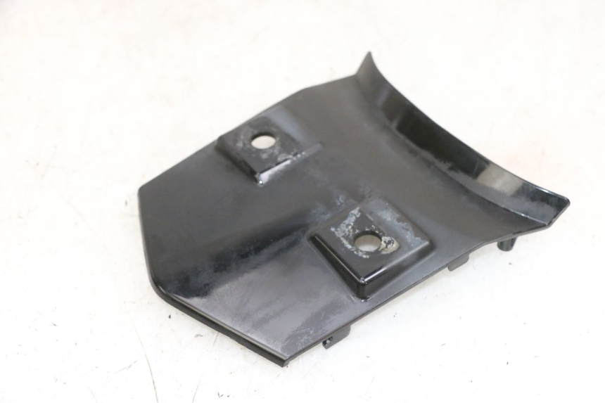 photo de JONCTION CARENAGE ARRIERE SUPERIEUR DAELIM S1 125 (2007 - 2016) - Gros plan technique