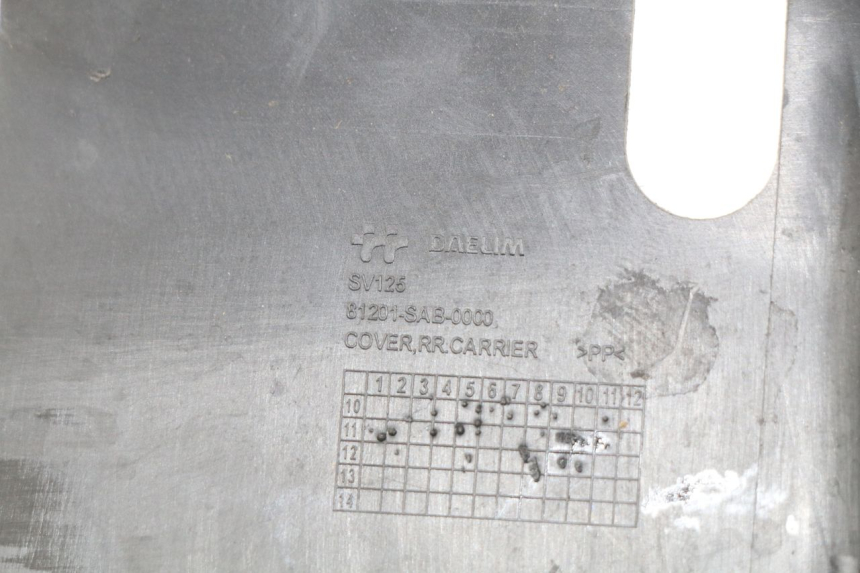 photo de JONCTION CARENAGE ARRIERE SUPERIEUR DAELIM S3 125 (2010 - 2017) - Zoom état d’usage
