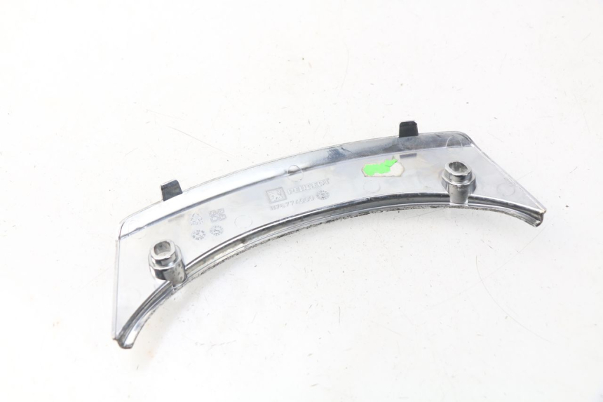 photo de JONCTION CARENAGE ARRIERE SUPERIEUR PEUGEOT SATELIS 300 (2012 - 2015) - Zoom état d’usage