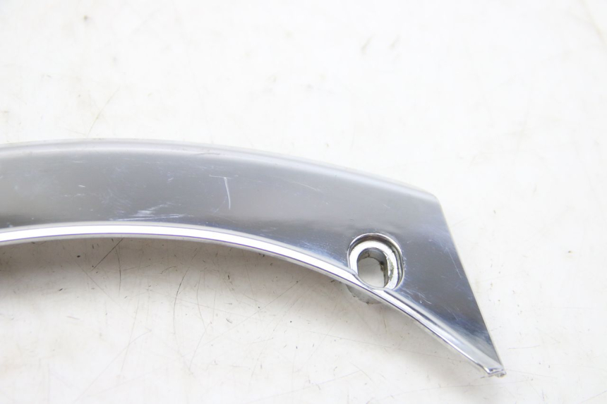 photo de JONCTION CARENAGE ARRIERE SUPERIEUR PEUGEOT SATELIS 125 (2006 - 2009) - Gros plan technique