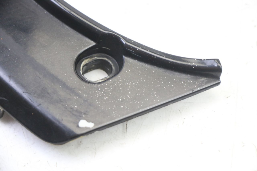 photo de JONCTION CARENAGE ARRIERE SUPERIEUR PEUGEOT SATELIS 125 (2013 - 2018) - Autre angle de vue