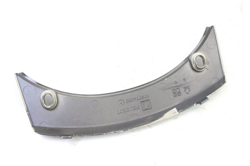 photo de JONCTION CARENAGE ARRIERE SUPERIEUR PEUGEOT SATELIS 125 (2013 - 2018) - Vue d’ensemble