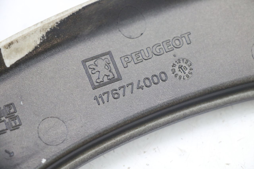 photo de JONCTION CARENAGE ARRIERE SUPERIEUR PEUGEOT SATELIS 125 (2013 - 2018) - État de surface