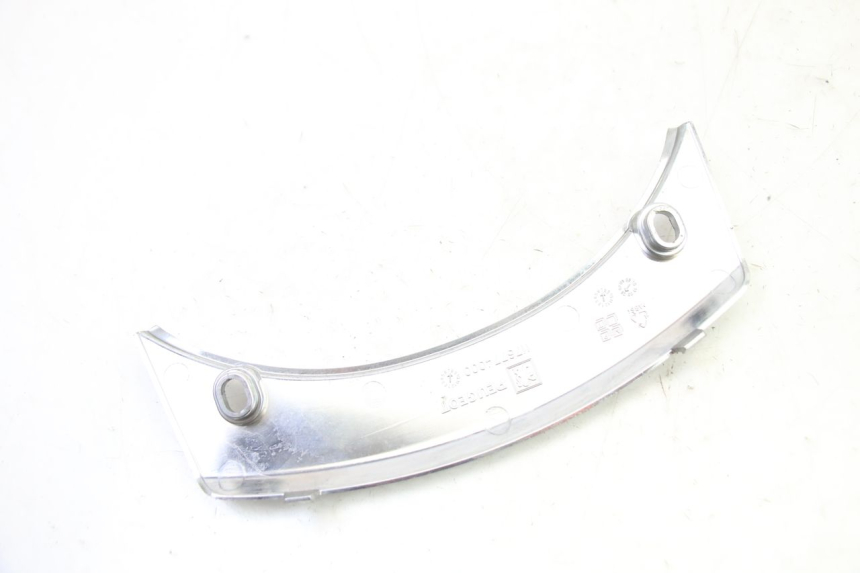 photo de JONCTION CARENAGE ARRIERE SUPERIEUR PEUGEOT SATELIS 250 (2006 - 2012) - Zoom état d’usage