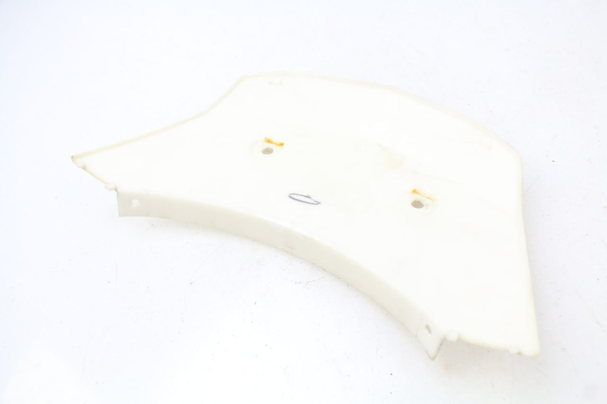 photo de JONCTION CARENAGE ARRIERE SUPERIEUR RAZZO STEED 125 (2012 - 2018) - Gros plan technique