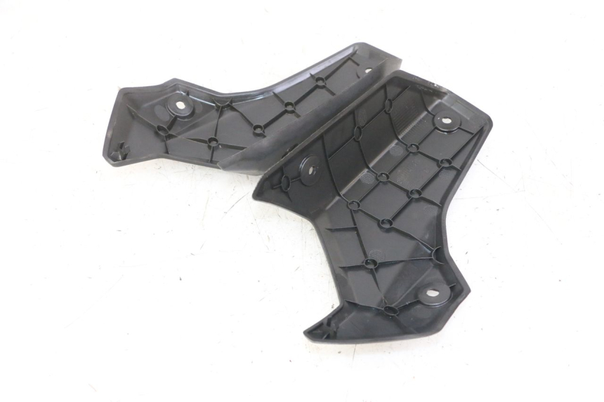 photo de JONCTION CARENAGE ARRIERE SUPERIEUR PEUGEOT STREETZONE I 2T 50 (2018 - 2020) - Détail de la pièce