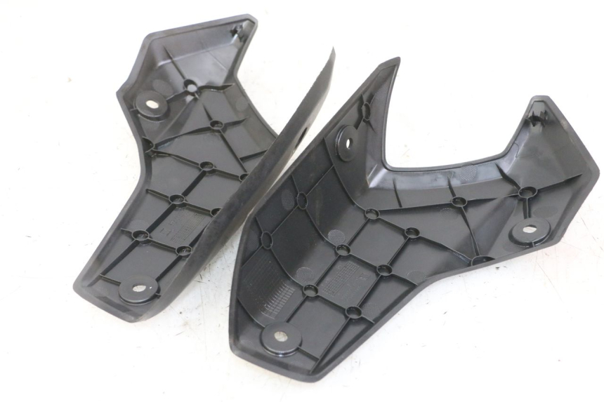 photo de JONCTION CARENAGE ARRIERE SUPERIEUR PEUGEOT STREETZONE I 2T 50 (2018 - 2020) - Zoom état d’usage