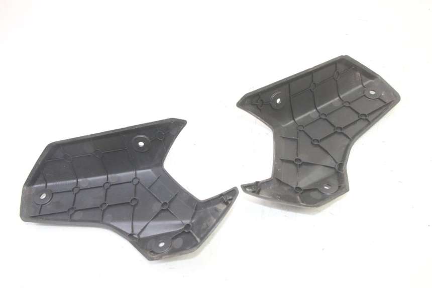 photo de JONCTION CARENAGE ARRIERE SUPERIEUR PEUGEOT STREETZONE I 2T 50 (2018 - 2020) - Gros plan technique