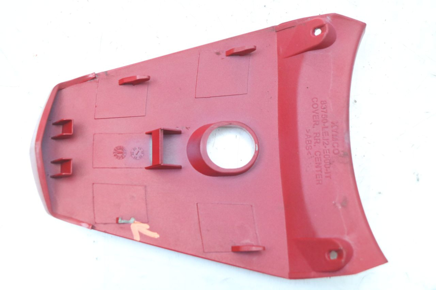 photo de JONCTION CARENAGE ARRIERE SUPERIEUR KYMCO SUPER 8 4T 50 (2021 - 2024) - Gros plan technique