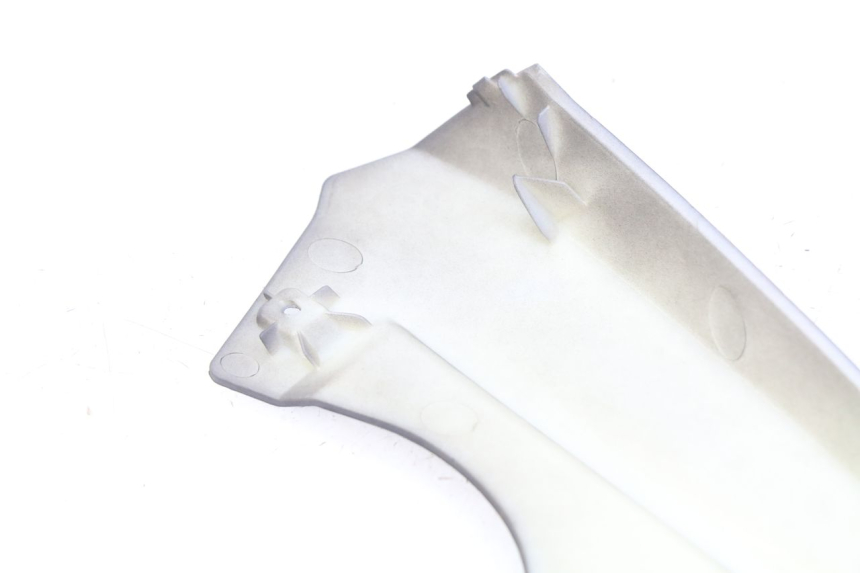 photo de JONCTION CARENAGE ARRIERE SUPERIEUR APRILIA SXR 50 (2021 - 2023) - Détail de la pièce