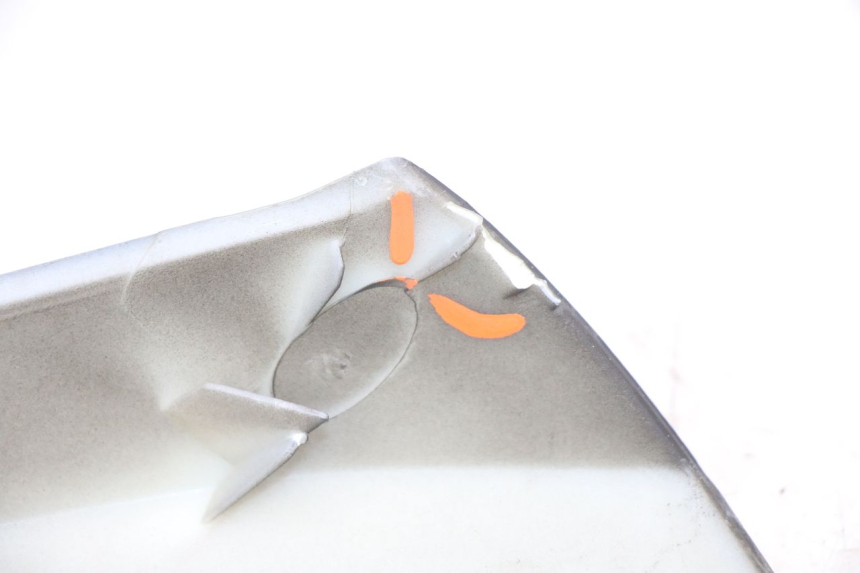 photo de JONCTION CARENAGE ARRIERE SUPERIEUR APRILIA SXR 50 (2021 - 2023) - Gros plan technique