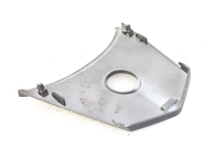 photo de JONCTION CARENAGE ARRIERE SUPERIEUR SYM JET 14 4T 50 (2018 - 2022) - Zoom état d’usage