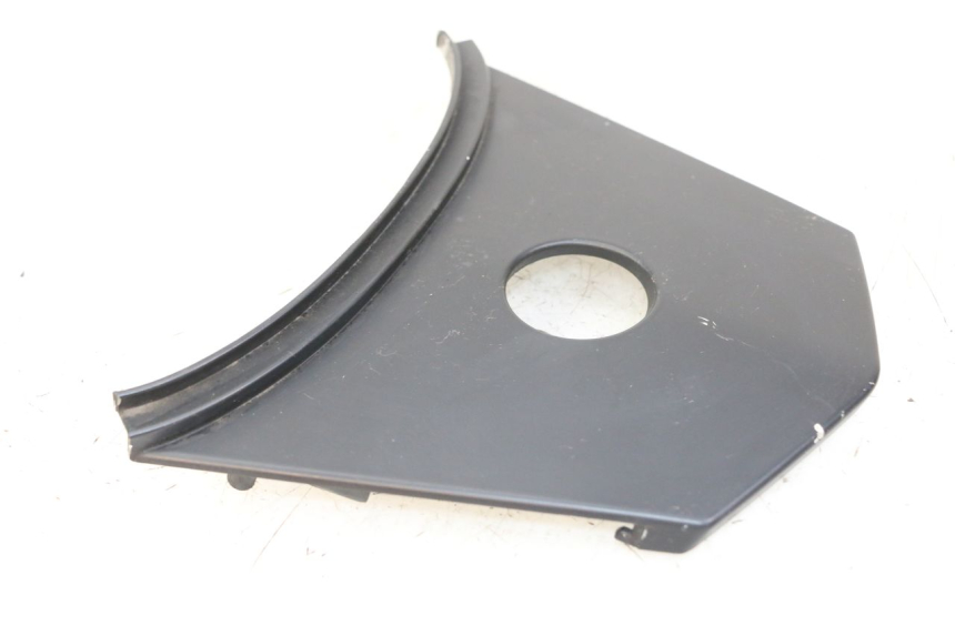 photo de JONCTION CARENAGE ARRIERE SUPERIEUR SYM JET 14 4T 50 (2018 - 2022) - Gros plan technique