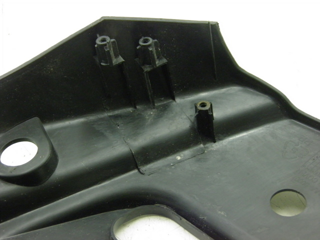 photo de JONCTION CARENAGE ARRIERE SUPERIEUR SYM ORBIT 2 4T 50 (2008 - 2017) - Autre angle de vue