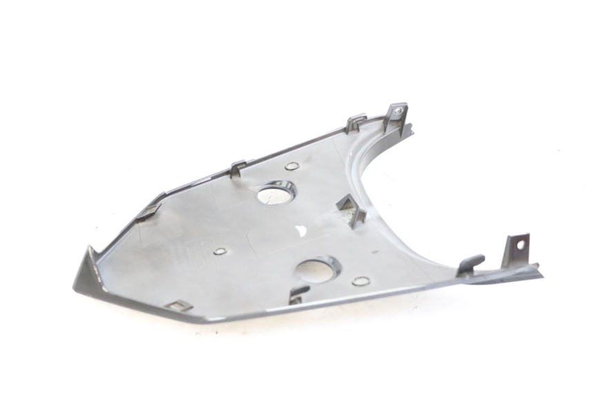 photo de JONCTION CARENAGE ARRIERE SUPERIEUR SYM ORBIT III 3 4T 50 (2018 - 2021) - Détail de la pièce