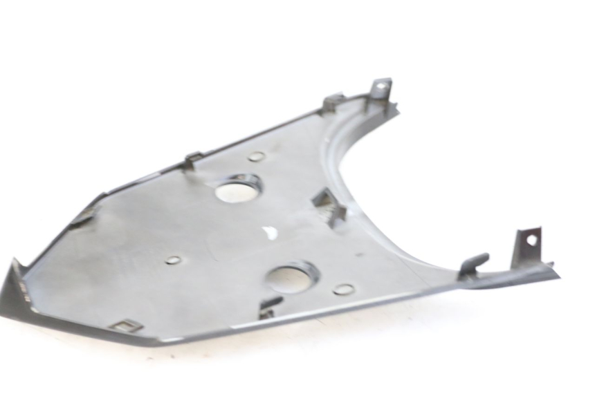 photo de JONCTION CARENAGE ARRIERE SUPERIEUR SYM ORBIT III 3 4T 50 (2018 - 2021) - Zoom état d’usage