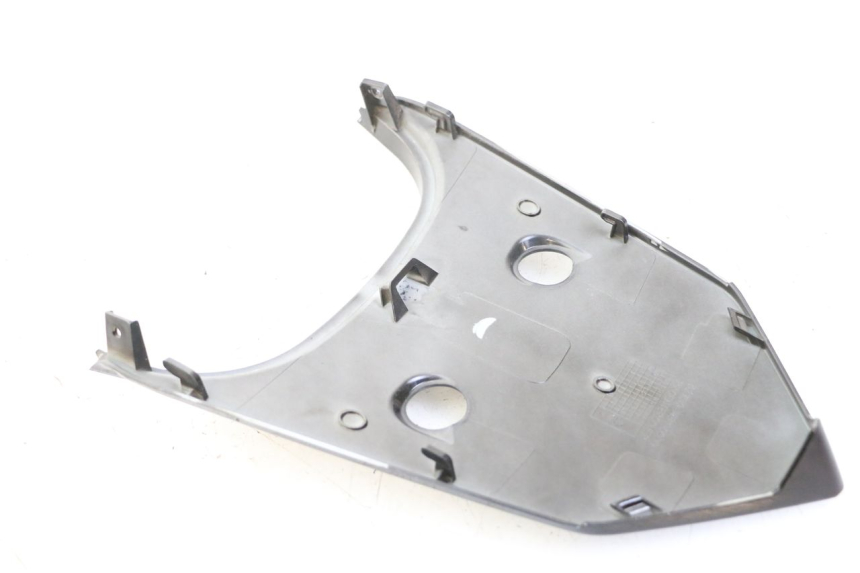 photo de JONCTION CARENAGE ARRIERE SUPERIEUR SYM ORBIT III 3 4T 50 (2018 - 2021) - Autre angle de vue