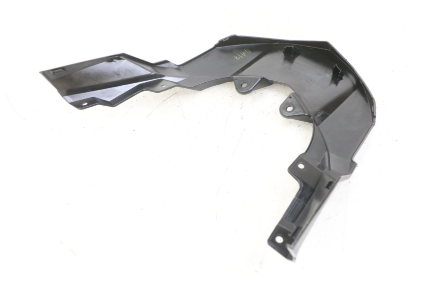 photo de JONCTION CARENAGE ARRIERE SUPERIEUR KAWASAKI VERSYS ABS 650 (2015 - 2018) - Gros plan technique