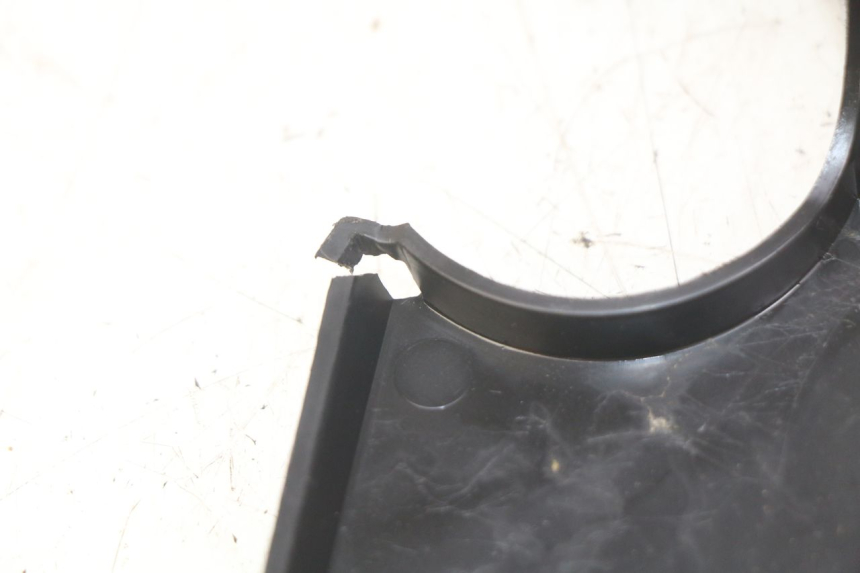 photo de JONCTION CARENAGE ARRIERE SUPERIEUR HONDA VISION NSC R 50 (2013 - 2015) - Détail de la pièce