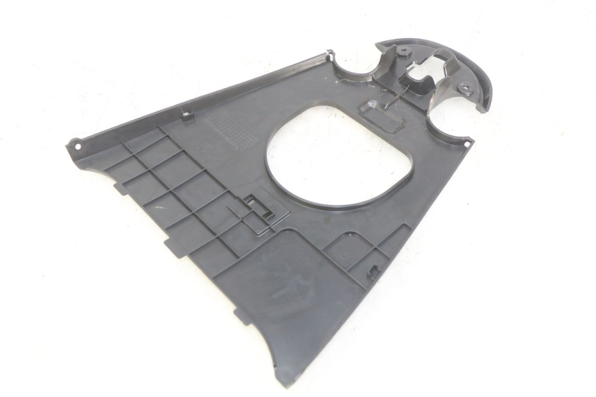 photo de JONCTION CARENAGE ARRIERE SUPERIEUR HONDA VISION NSC R 50 (2013 - 2015) - Zoom état d’usage