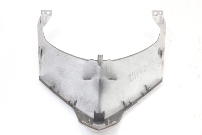 photo de JONCTION CARENAGE ARRIERE SUPERIEUR YAMAHA XMAX X-MAX ABS 125 (2017 - 2020) - Gros plan technique