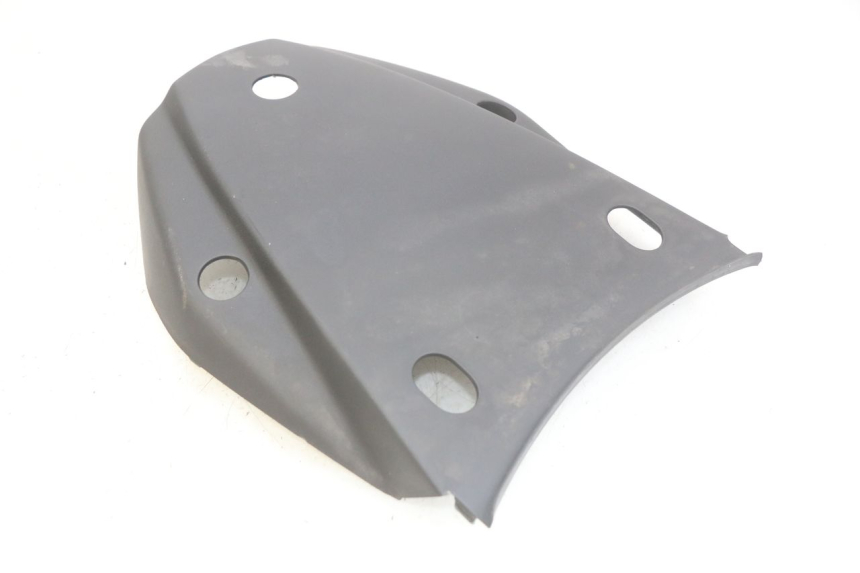 photo de JONCTION CARENAGE ARRIERE SUPERIEUR SYM X-PRO 4T 50 (2014 - 2021) - Gros plan technique