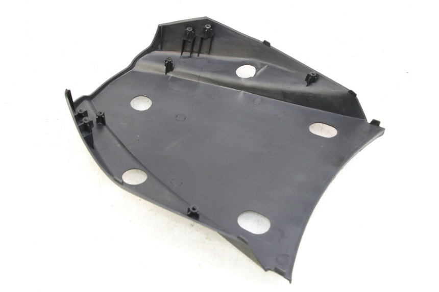 photo de JONCTION CARENAGE ARRIERE SUPERIEUR SYM X-PRO 4T 50 (2014 - 2021) - Autre angle de vue