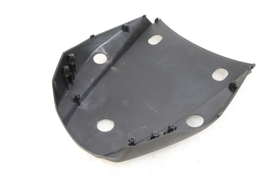 photo de JONCTION CARENAGE ARRIERE SUPERIEUR SYM X-PRO 4T 50 (2014 - 2021) - Gros plan technique