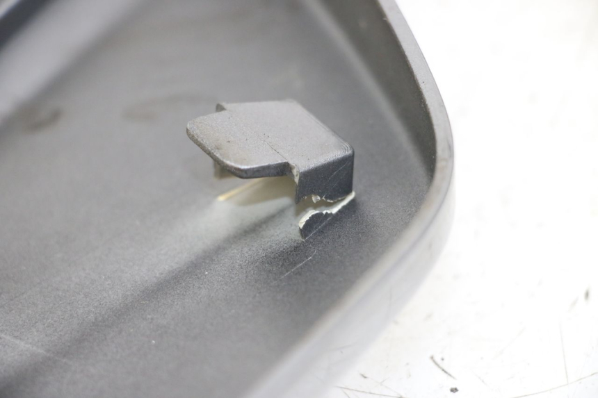 photo de JONCTION CARENAGE ARRIERE SUPERIEUR PIAGGIO X10 125 (2012 - 2017) - Détail de la pièce