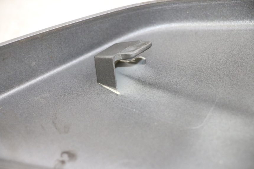 photo de JONCTION CARENAGE ARRIERE SUPERIEUR PIAGGIO X10 125 (2012 - 2017) - Zoom état d’usage