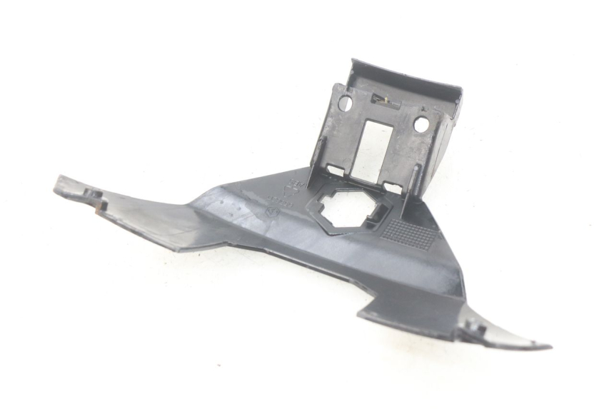 photo de JONCTION CARENAGE ARRIERE SUPERIEUR PIAGGIO X7 125 (2007 - 2013) - Zoom état d’usage