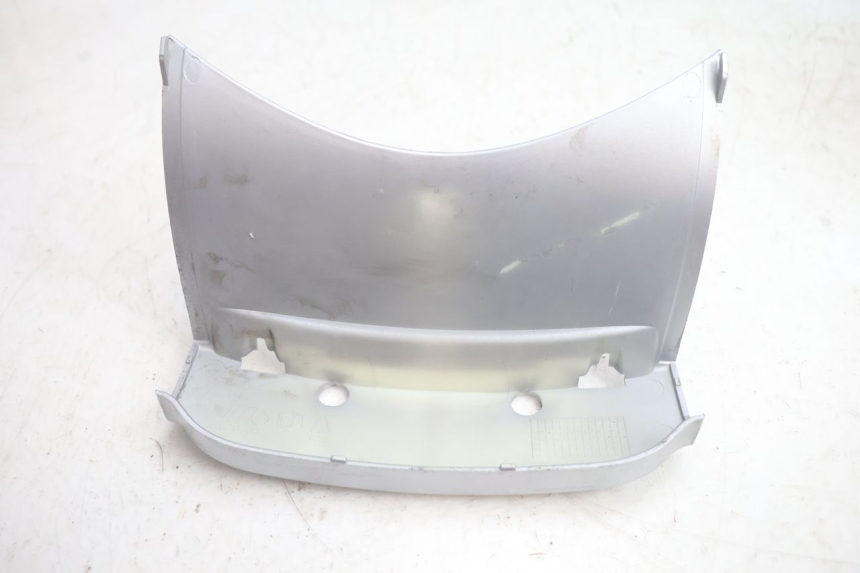 photo de JONCTION CARENAGE ARRIERE SUPERIEUR PIAGGIO X8 STREET 125 (2006 - 2007) - État de surface