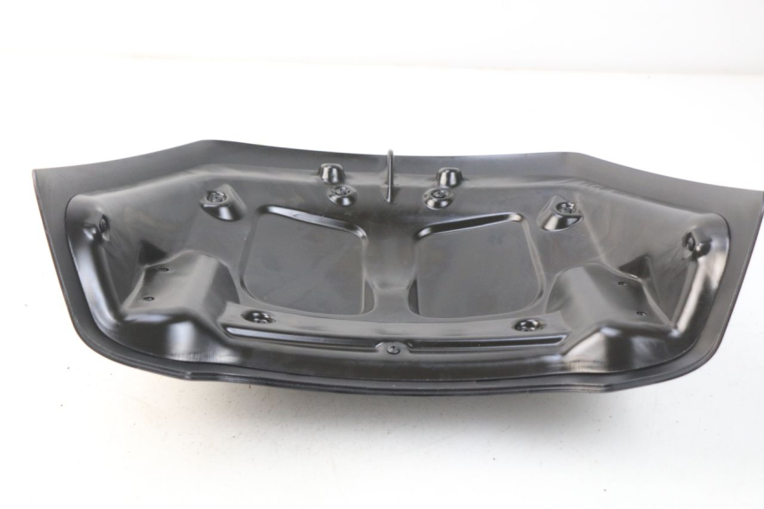 photo de JONCTION CARENAGE ARRIERE SUPERIEUR PIAGGIO X8 125 (2004 - 2007) - Zoom état d’usage