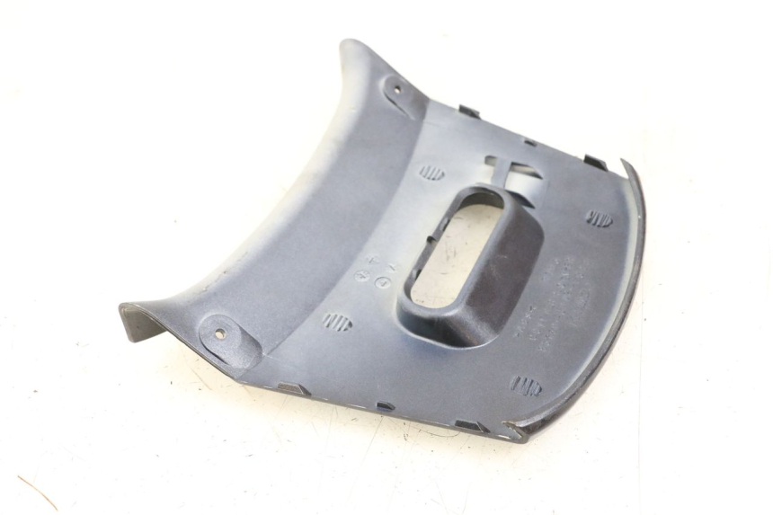 photo de JONCTION CARENAGE ARRIERE SUPERIEUR KYMCO XCITING 250 (2006 - 2009) - Zoom état d’usage