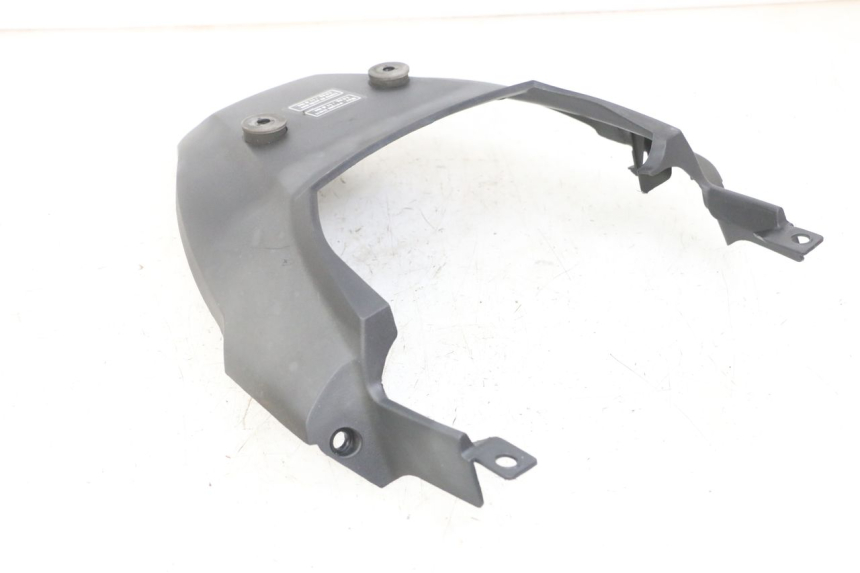 photo de JONCTION CARENAGE ARRIERE SUPERIEUR HONDA XLV VARADERO 125 (2000 - 2006) - Gros plan technique