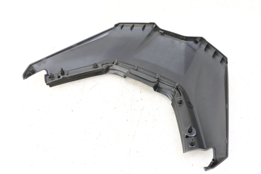 photo de JONCTION CARENAGE ARRIERE SUPERIEUR YAMAHA YP T-MAX TMAX 530 (2017 - 2020) - Gros plan technique