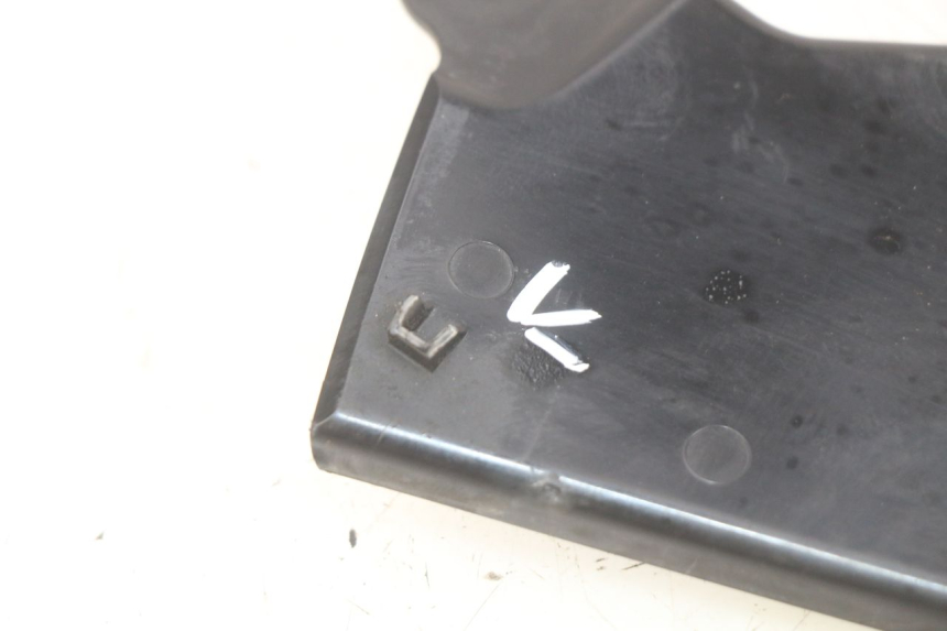 photo de JONCTION CARENAGE ARRIERE SUPERIEUR KAWASAKI Z 750 (2007 - 2013) - Gros plan technique